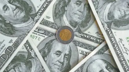 El precio consolida el nivel psicológico de 17 unidades, en medio de un aumento de la tensión en Oriente Medio y con los operadores asimilando cifras en EU.