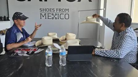 Guanajuato vinculó a 10 mipymes del sector moda con el comprador estadounidense Broughton Belts.