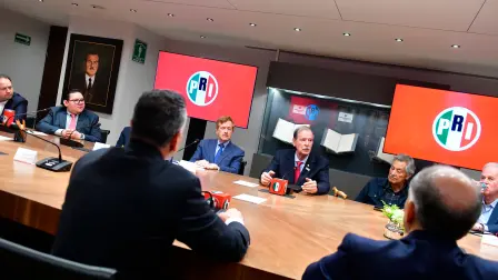 El expresidente Vicente Fox se reunió con líderes priistas en la sede nacional del Partido Revolucionario Institucional.