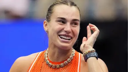 Sabalenka avanza sin perder un set y chocará con Noskova