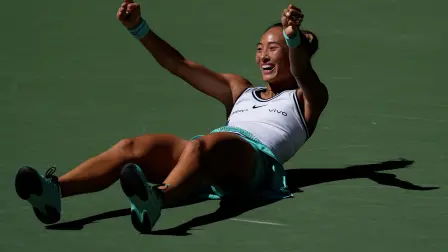 Tennis - U.S. Open - Flushing Meadows, New York, United States - September 7, 2026 China's Qinwen Zheng celebrates after winning her round of 16 match against Poland's Iga Swiatek REUTERS/Eduardo Munoz     TPX IMAGES OF THE DAY