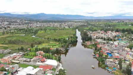 Lago de Los Reyes, en Tláhuac, Ciudad de México, uno de los territorios considerados dentro de la planeación de la Zona Metropolitana del Valle de México.