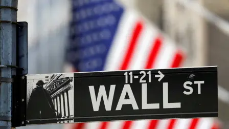 Letrero de Wall Street a las fueras del New York Stock Exchange. Foto: Reuters