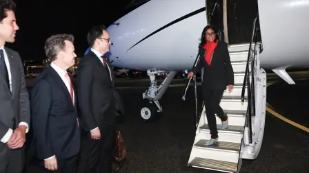La presidenta interina de Venezuela, Delcy Rodríguez, llegando al aeropuerto de Teterboro, en Teterboro, Nueva Jersey, para participar en el 81.º período de sesiones de la Asamblea General de las Naciones Unidas.