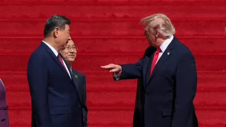 El presidente estadounidense Donald Trump y el presidente chino Xi Jinping frente al Museo de los Archivos Nacionales en Washington.