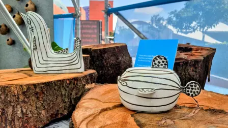 En el espacio que conecta el lema "más peces , menos plástico", las piezas de la diseñadora costarricense Viviana Araya-Gamboa, en el Cenart