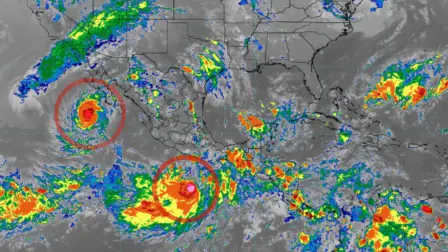 Imagen satelital del huracán Polo y la tormenta tropical Rachel frente a las costas mexicanas.
