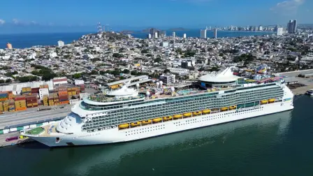 El Navigator of the Seas atracó en Mazatlán.