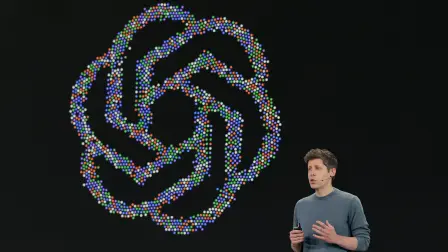 El director ejecutivo de OpenAI, Sam Altman, pronuncia el discurso principal durante la conferencia de desarrolladores de OpenAI en Fort Mason.  Foto: AFP