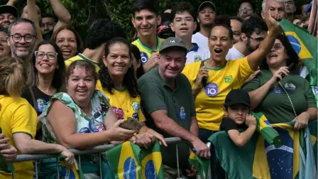 Lula y Flávio Bolsonaro cierran campañas antes de elecciones presidenciales en Brasil