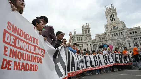 Manifestantes protestan en Madrid contra los desalojos y el alto precio de los alquileres, el 3 de octubre de 2026.