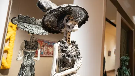 Altar de muertos en la Casa de México, a 4 de octubre de 2026, en Madrid (España). La ofrenda de este año está dedicada al compositor mexicano Agustín Lara (1897-1970), cuya música preside esta escena.