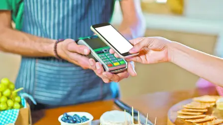 Los teléfonos inteligentes comienzan a funcionar como terminales de cobro y amplían las opciones de pago para pequeños comercios mexicanos.
