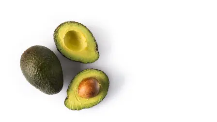 aguacate recién cortado