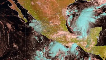 Se ubica cerca de Lázaro Cárdenas, Michoacán, y Manzanillo, Colima.