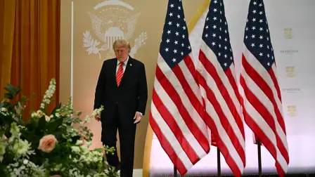 El presidente estadounidense Donald Trump llega para intervenir en la "Cumbre de la Edad de Oro de la Innovación Estadounidense" en el Instituto de la Paz en Washington, D.C.