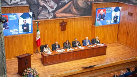 Anuncio del programa en el Paraninfo de la UdeG.