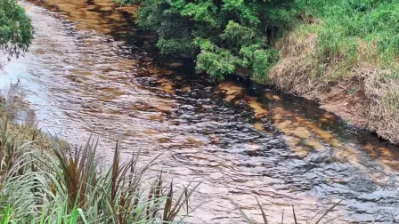 Contaminación de río en Ecuador.