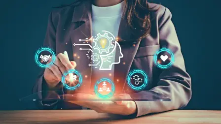 Fuera de las universidades, también se han creado alternativas para que más personas puedan adquirir conocimientos en áreas tecnológicas de alta demanda