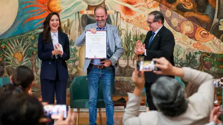 Juan Villoro recibió el Premio Internacional Carlos Fuentes a la Creación Literaria en el Idioma Español 2026.