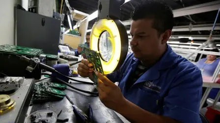 El personal ocupado del sector se redujo 0.1% mensual y 1% anual, hilando ya 42 meses a la baja; por el contrario, el volumen físico del producto subió 1.7% mes a mes y 4.1% frente a agosto del 2025.