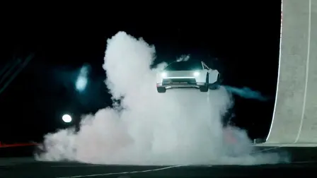 Elon Musk presenta el Tesla Roadster, un auto "volador".