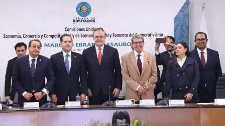 El titular de la Secretaría de Economía, Marcelo Ebrard, compareció ante diputados.