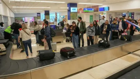 Arribo de turistas a aeropuertos del Caribe mexicano.