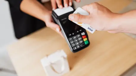 Pagar menos intereses si se te pasó la mano con tu tarjeta de crédito es posible.