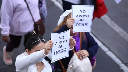 Segunda megamarcha de trabajadores del IMSS en la Ciudad de México.
