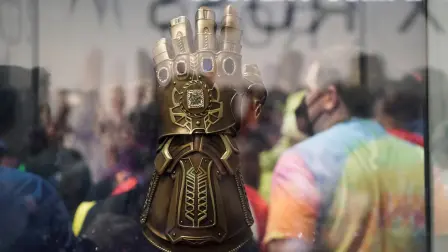 Replica del Guante del Infinito de Marvel creada por East Continental Gems.
