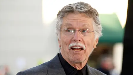 Tom Skerritt posa en el estreno de su nueva película "Whiteout" en Los Ángeles, el 9 de septiembre de 2009.