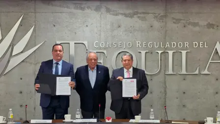 El Consejo Regulador del Tequila (CRT) firmó convenios de colaboración con Almacenadora Regional Mexicana (ARMEX) y con Organización Auxiliar del Crédito(ACCEL).