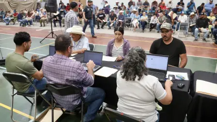 El titular de Sader en el estado, Eduardo Ron Ramos, explicó que cada productor recibió 10,000 pesos
