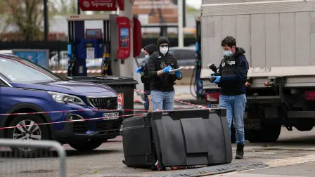 Las autoridades francesas investigan como un posible acto terrorista y racista el ataque armado contra personas de origen migrante en Trappes, cerca de París, que dejó un muerto y cinco heridos.