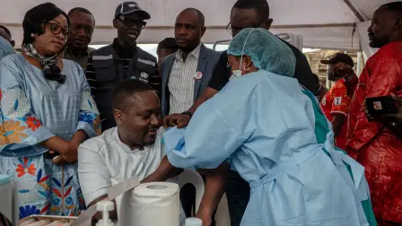 Entre los desafíos que enfrenta la RDC está la falta de vacunas o tratamientos aprobados para la cepa de Bundibugyo, responsable de esta epidemia.