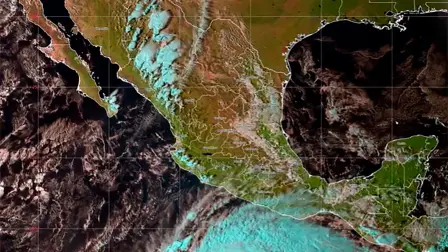 El huracán Vance de categoría 2 en la escala Saffir-Simpson continúa con su avance.