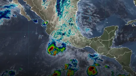 Imagen satelital del paso del huracán 'Vance' categoría1.