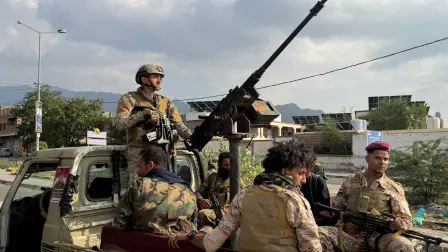 Combatientes del gobierno yemení, respaldado por Arabia Saudí, en la lucha contra los hutíes.