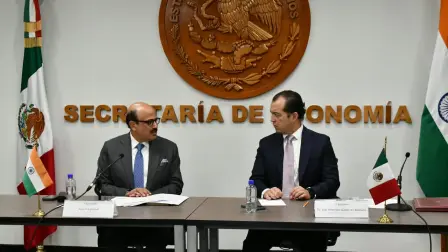 Rajesh Agrawal, secretario del Departamento de Comercio del Ministerio de Comercio e Industria de India, y Luis Rosendo Gutiérrez Romano, subsecretario de Comercio Exterior de México.