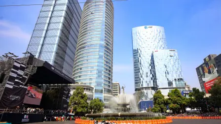 Show Run del piloto mexicano Sergio Checo Pérez en la Ciudad de México.