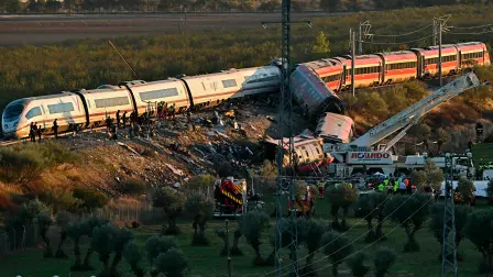 Al menos 68 personas fallecieron y decenas resultaron heridas el miércoles cuando un tren de alta velocidad colisionó con otro a unos 150 kilómetros al sur de Madrid.