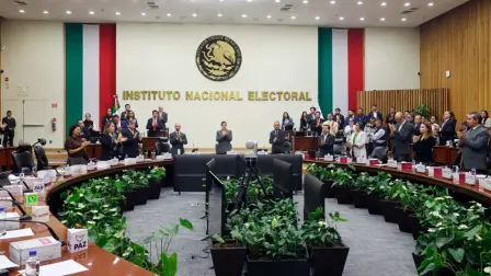 Consejo del INE rinde homenaje a Cuauhtémoc Cárdenas.