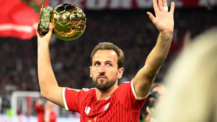 Harry Kane recibe homenaje por el Balón de Oro, pero se queda sin gol