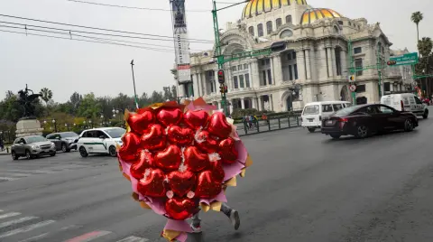 14 de febrero de 2024, Día del Amor y la Amistad, en la Ciudad de México. Foto EE: Eric Lugo