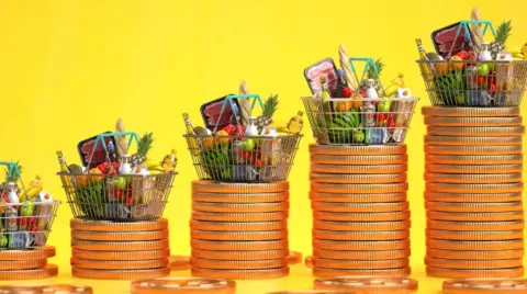 Durante agosto el costo de vida se encareció en el país y la canasta alimentaria en las ciudades de México tuvo un incremento por encima de la inflación debido a que a los mexicanos les costó más dinero comer en la calle y comprar bistec de res.

Para más información del tema, visita: https://www.eleconomista.com.mx/finanzaspersonales/encarece-costo-vida-agosto-canasta-alimentaria-subio-encima-inflacion-20250911-776745.html

¡Síguenos en nuestras redes sociales para mantenerte informado!

Twitter: https://twitter.com/eleconomista 
Facebook: https://www.facebook.com/ElEconomista.mx
Instagram: https://www.instagram.com/eleconomistamx
LinkedIn: https://www.linkedin.com/company/el-economista/

#ElEconomista #EETV