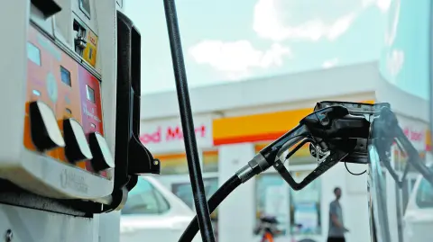 FILE PHOTO: A gas pump is seen in a car at a Shell gas station, after a cyberattack crippled the biggest fuel pipeline in the country, run by Colonial Pipeline, in Washington, D.C., U.S., May 15, 2021. REUTERS/Andrew Kelly/File Photo-NARCH/NARCH30