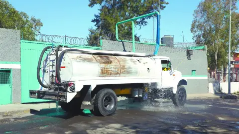 Otro de los problemas que enfrena el país es el tema de la sequía, desabasto y la falta de información sobre cuánta agua queda en los acuíferos mexicanos