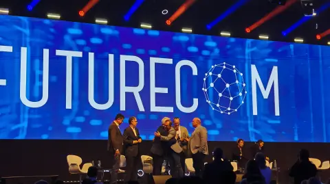 Alessandro Molon, presidente de la Alianza para la Internet Abierta y Marcos Ferrari, de Conexis protagonizaron una tarde acalorada en Futurecom 2024. Foto EE: Nicolás Lucas.