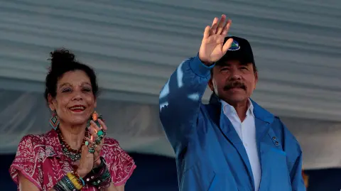 Daniel Ortega y Rosario Murillo, presidente y "copresidenta" de Nicaragua.